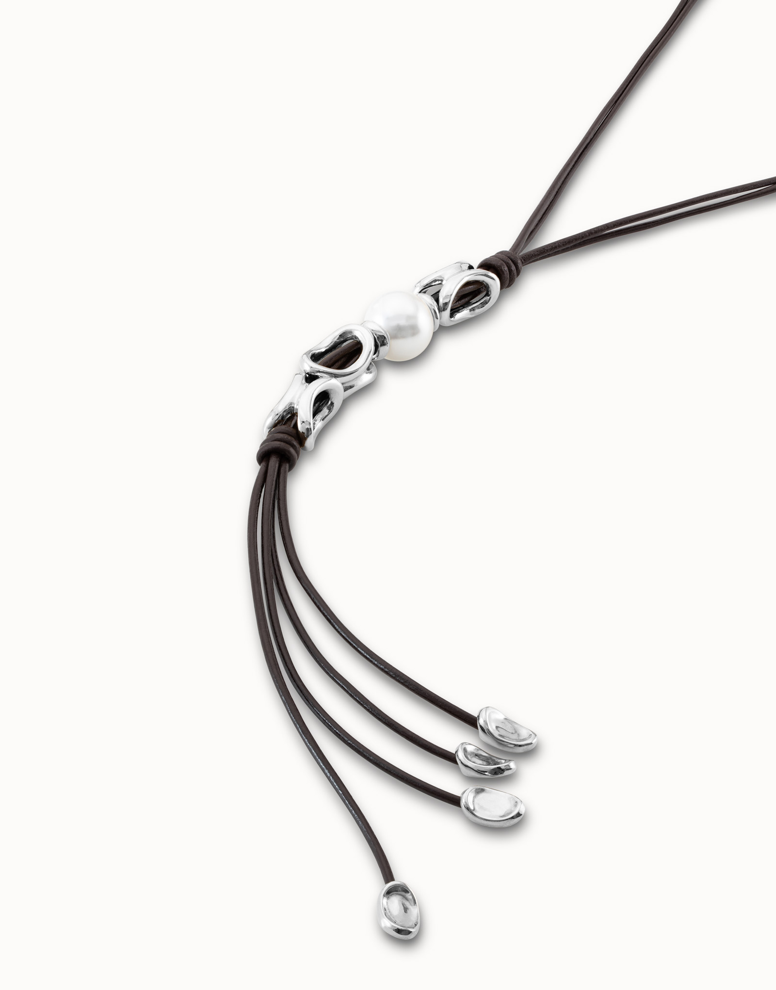 Collana con 4 strisce di cuoio lunga a frusta, perla centrale e maglie ovali d’argento, Argent, large image number null